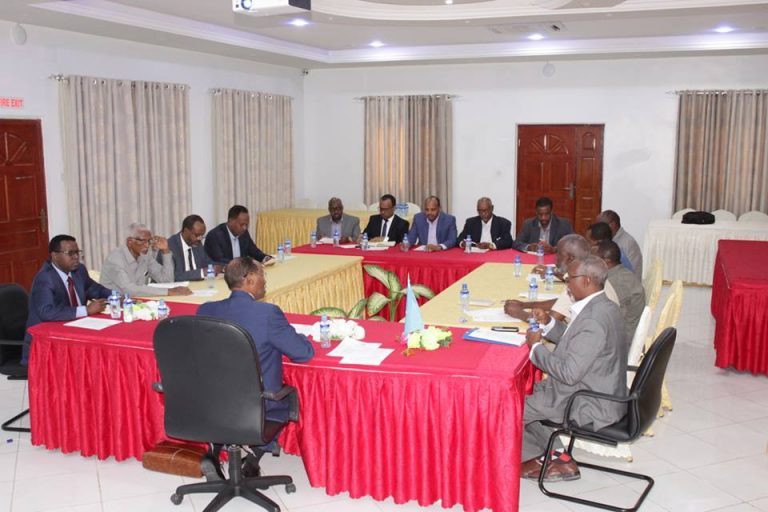 Dowladda Federaalka iyo dowlad goboleedyada  oo ku heshiiyey midaynta canshuuraha dalka.