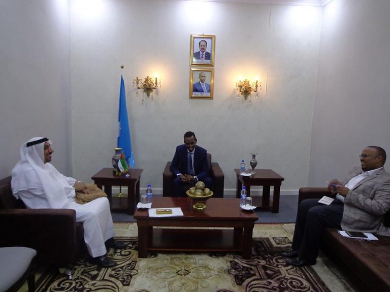 Wasiirka Arrimaha Dibadda XFS oo Xafiiskiisa ku qaabilay Safiirka Dowladda Imaaraatka ee Soomaaliya