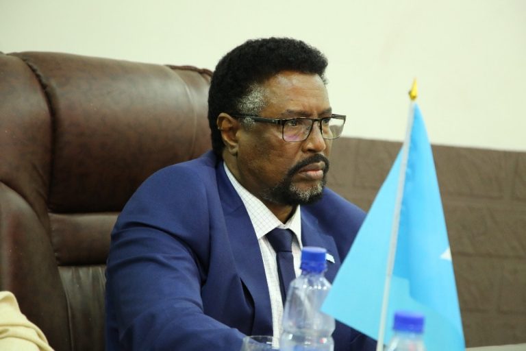 Guddoomiyaha Golaha Shacabka JFS  oo Shir guddoomiyey kulanka Guddiyada joogtada ah