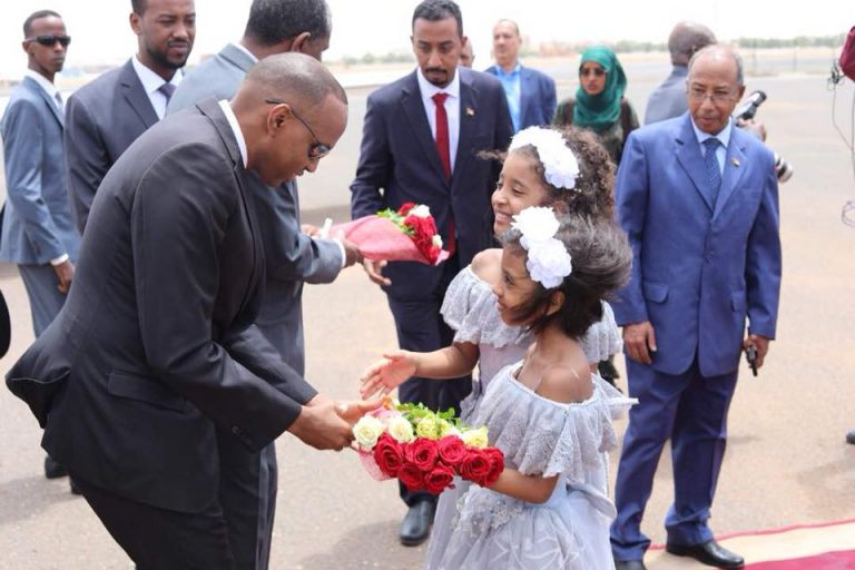 Ra’isul wasaare Kheyre oo gaaray Khartoum