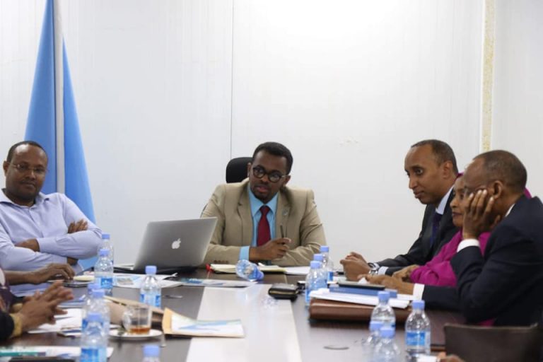 Hanti dhowraha guud ee Qaranka oo warbixin siiyay guddiga Maaliyadda Baarlamaanka