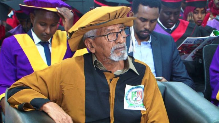 Guddoomiyaha Aqalka sare oo ka qeyb galay Munaasabad ay ku qalin jabinayeen shan boqol oo Arday