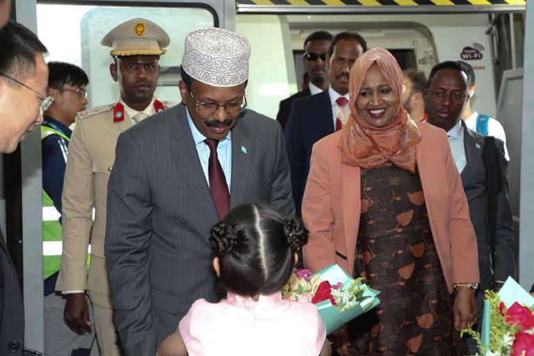 Madaxweynaha JFS iyo wafdigiisa oo gaaray Magaalada Beijing