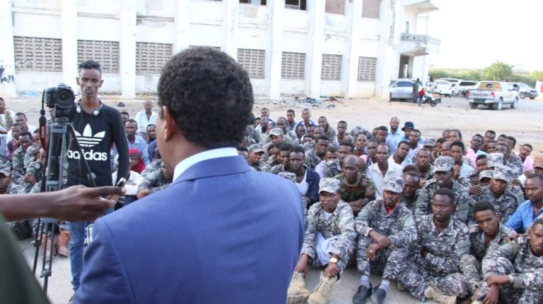 Duqa Muqdisho oo ciidamada amniga ku ammaanay kaalintooda shaqo