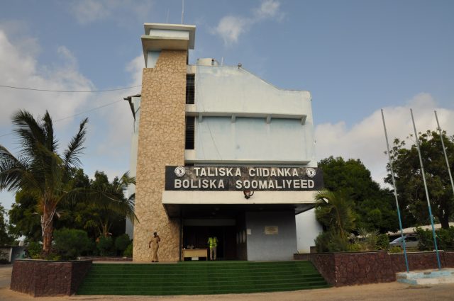 Ciidanka Booliska Soomaaliya oo qabtay Nin dil ka geeystay Magaaladda Laascaanood