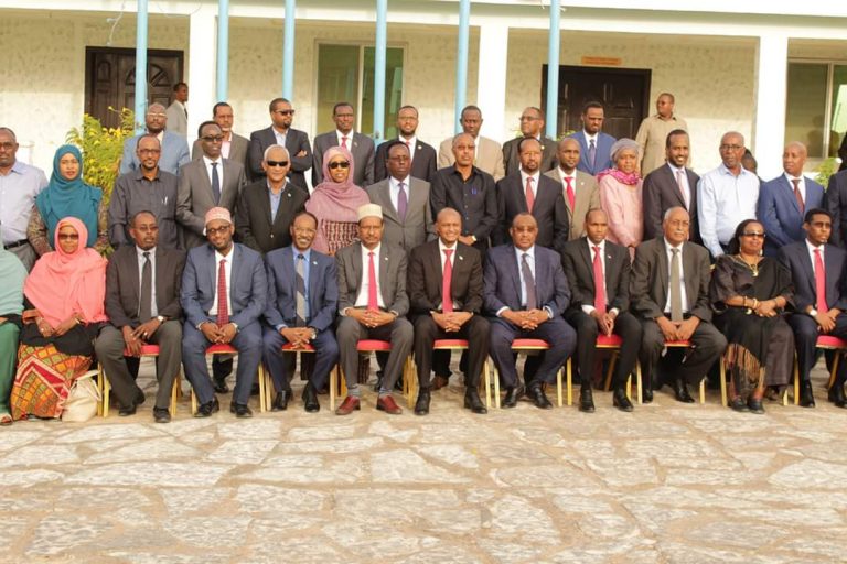R/wasaare Kheyre oo shir guddoomiyey Shirka Wadajir ah ee Golaha Wasiiradda XFS iyo Puntland