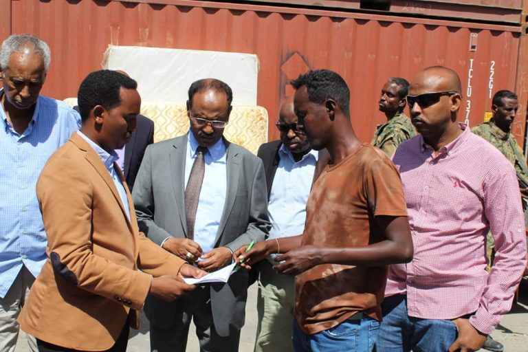 Wasiir Beyle oo maanta kormeeray Dekadda Muqdisho