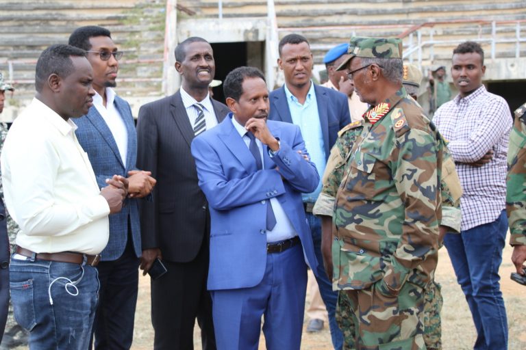 Wasiirka Amniga, Duqa Muqdisho iyo Taliyeyaasha Ciidamadda oo kormeeray Stadium Muqdisho.