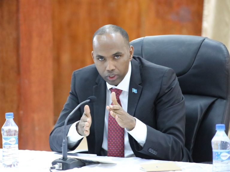 Ra’iisul Wasaare Khayre oo Shir-guddoomiyay Kulanka Dardar-gelinta Qorshaha Daabacaadda Shilin Soomaaliga Cusub