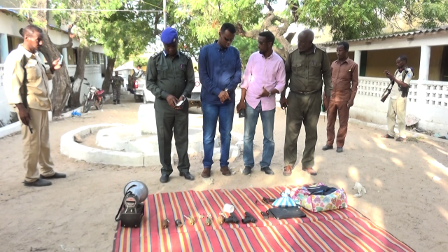 Hub iyo Shaqsiyaad lala xiriirinayo  Al-shabaab oo la soo bandhigay