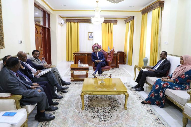 Madaxweynaha Jamhuuriyada oo kulan la qaatay Guddiga Dhaqaalaha Qaranka