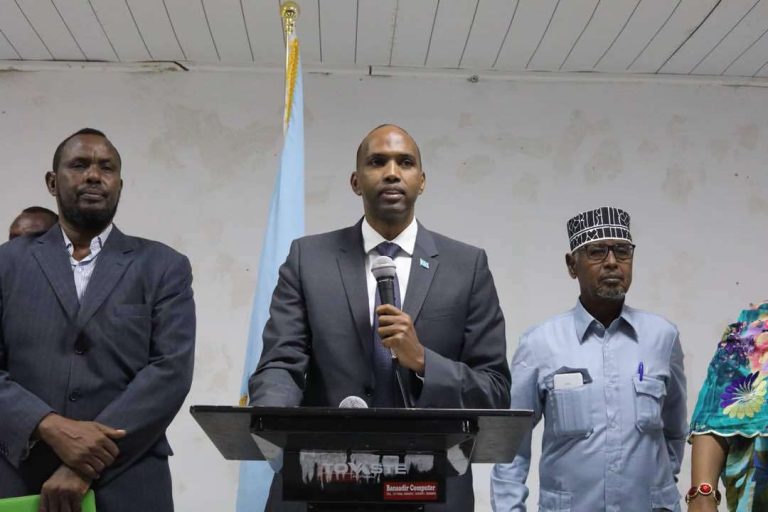 Ra’iisul Wasaare Khayre oo Abwaannada ugu Baaqay Ka qayb qaadashada Qorshaha dib U Dhiska Dalka