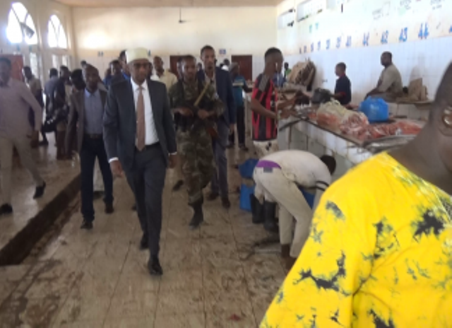 Wasiirka Kalluumeysiga iyo Kheyraadka Badda oo maanta Kormeeray Kawaanka Kalluunka ee Degmada Xamarweyne