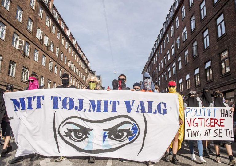 indhashareerka oo laga mamnuucay  Denmark