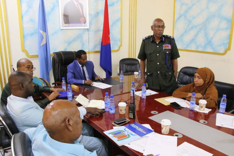 Shirka todobaadlaha ah ee Guddoomiyeyaasha 17ka degmo oo looga hadlay Dardargelinta Amniga Caasimadda