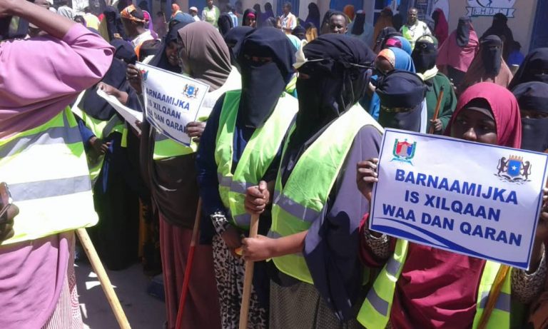 Maamulka Gobolka Banaadir oo olole nadaafadeed ka sameeyey Degmooyinka Caasimadda