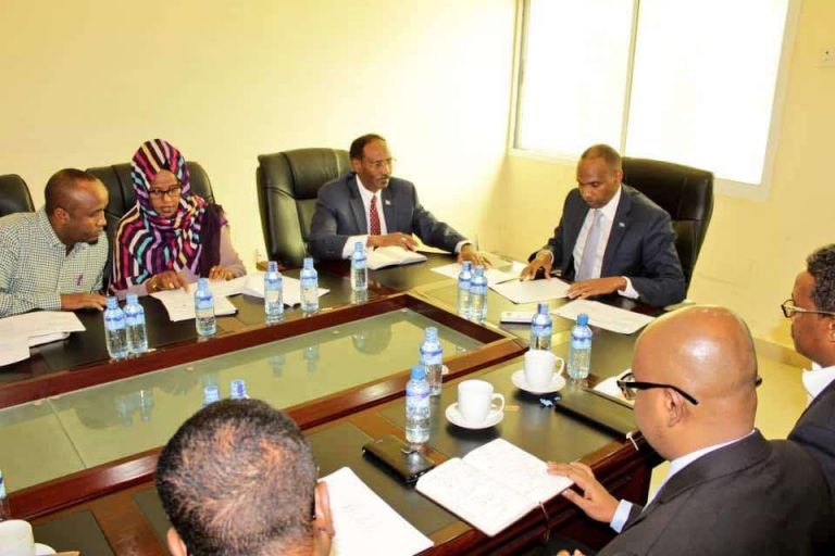 R/wasaare Khayre oo Shir-guddoomiyay Kulanka Todobaadlaha ah ee SMP3