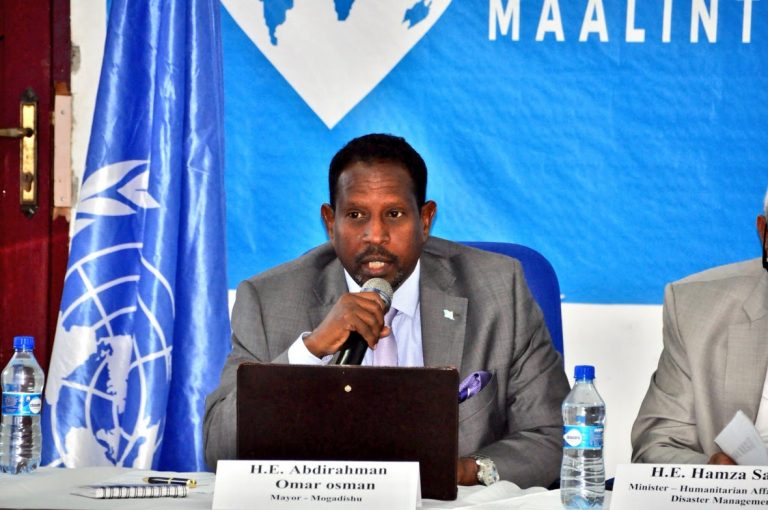 Guddoomiyaha Gobolka Banaadir oo cambaareyey falalka lagu bartilmaamsado shaqaalaha gargaarka