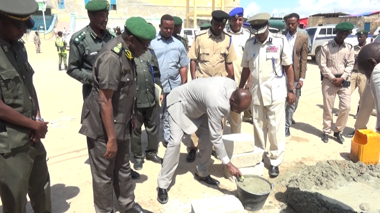 Gudoomiyaha Maxkamada sare ee dalka iyo Taliyaha Ciidanka Asluubta oo dhagax dhigay Xabsi cusub