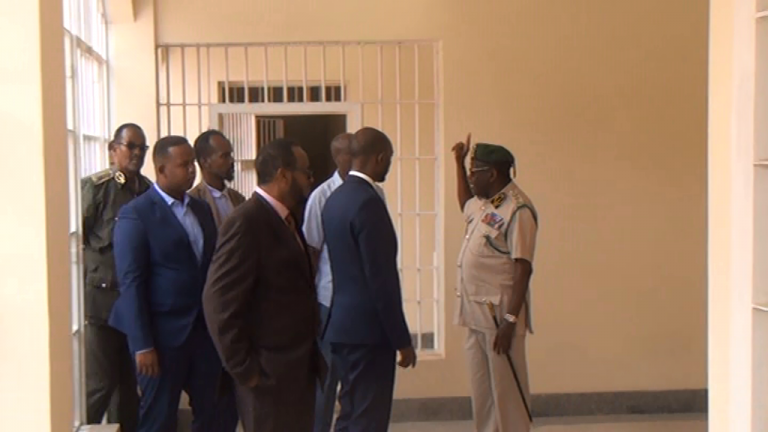 Guddoomiyaha Maxkamadda sare iyo  masuuliyiin kale oo booqday Xabsiga MBCC