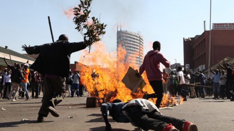 Rabshado dad ay kudhinteen oo  ka dhacay dalka Zimbabwe kaddib markii lagu dhawaaqay natiijada doorashadii madaxtinimada