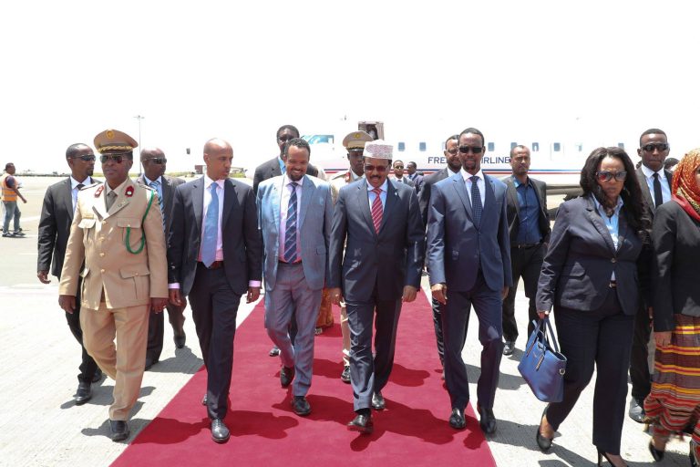 Madaxweyne Farmaajo oo ka qeyb galaya shir Madaxeedka Urur Goboleedka IGAD