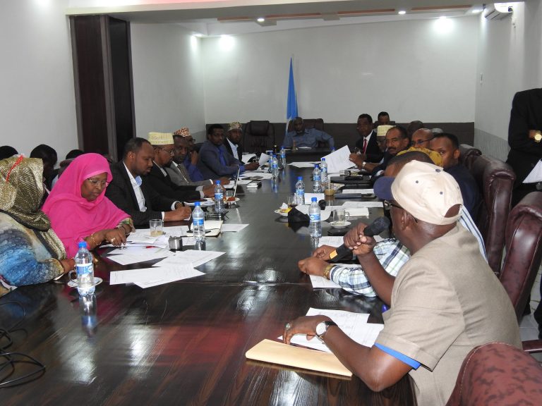 Guddiga joogtada ee golaha shacabka ayaa maanta ka shiray kala hormarinta ajandayaasha kalfadhiga 4-aad.