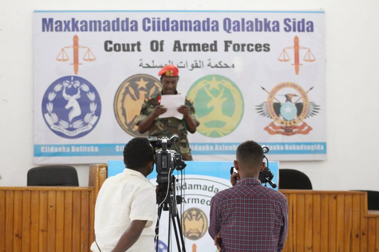 Maxkamadda Ciidamada oo xukun ku riday Afar Alshabaab ah oo midi  haween tahay