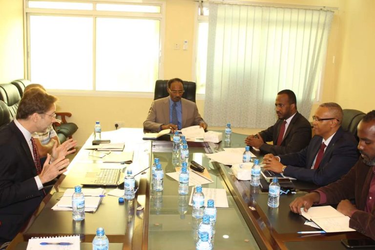 Wasiirka Maaliyadda XFS oo la kulmay xubno ka tirsan Bankiga Adduunka.