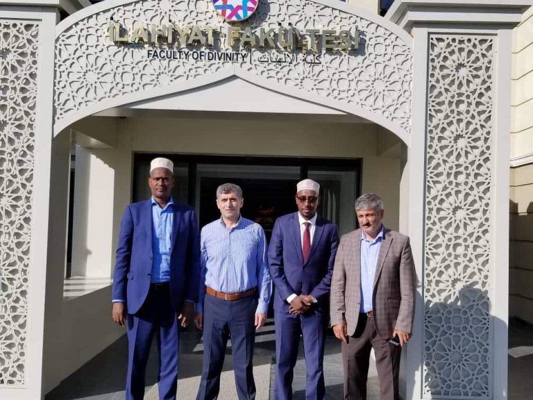 Wasiirka Awqaafta & Arrimaha Diinta XFS oo la Kulmay Madaxda Jaamacadda Ondokuz