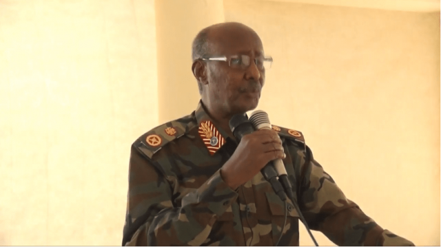 Taliyaha Ciidanka Xoogga dalka oo kormeeray fariisimo ay ciidamada Dowladda ku leeyihiin duleedka Kismaayo