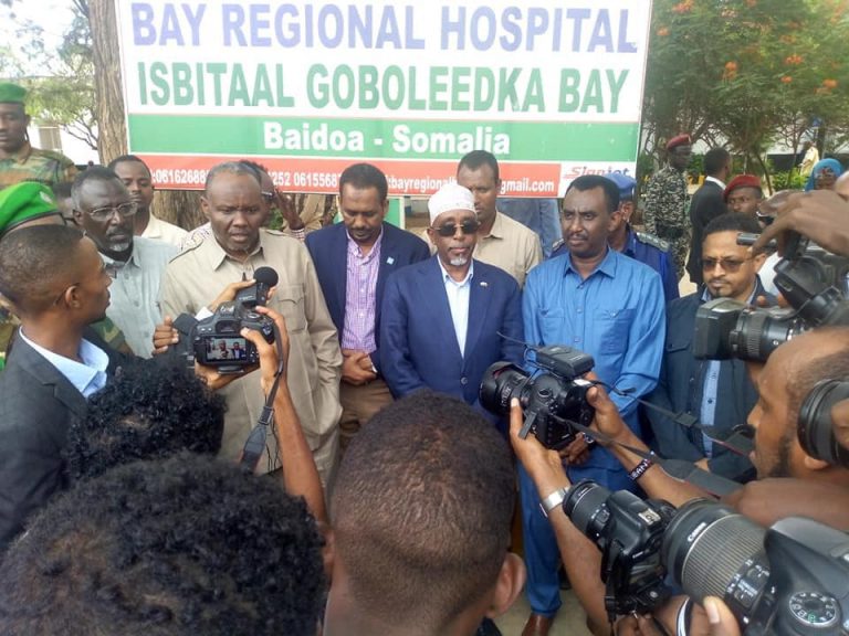 Dowladda oo deeq dawo ah geysay Baydhabo iyo dhaawacyo lasoo wado.