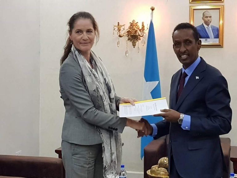 Safiirka cusub ee Germany oo Soomaaliya soo gaaray.