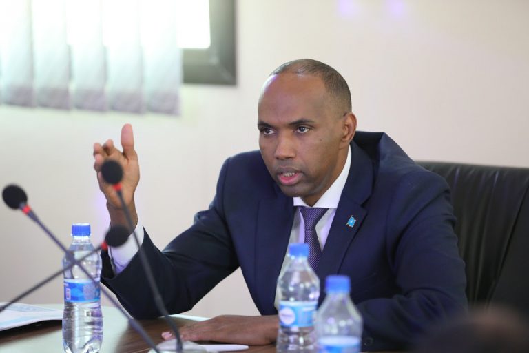 Ra’isul wasaare Kheyre oo kormeeray xarumaha maaliyadda dalka