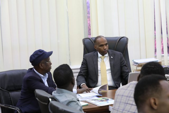 Ra’iisul Wasaare Khayre oo kormeeray Wasaaradda Maaliyadda, Xarunta Gobalka Banaadir Iyo Dekadda Muqdisho