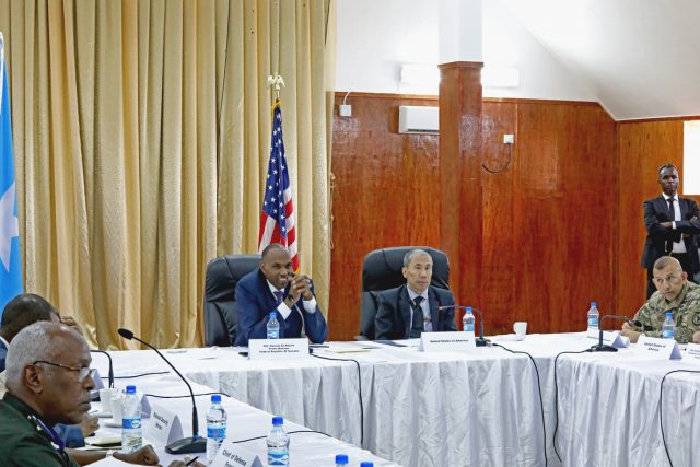 Ra’iisul Wasaare Khayre oo Guddoomiyay shir looga hadlayay Amniga Dalka