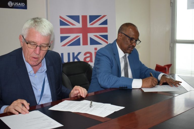 Wasiirka Waxbarashada iyo madaxa hay’adda DFID oo kala saxiixday heshiis muhiim ah “SAWIRRO”