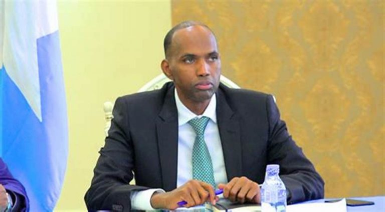 Ra’isulwasaare Kheyre oo sheegay in Xukuumadda ka shaqeyneyso sidii dalka looga hirgelin lahaa isbedel Dhab ah.