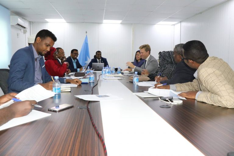 Guddiga Maaliyadda Golaha Shacabka iyo Bankiga aduunka oo ka wada hadlay horumarinta dhaqaalaha dalka