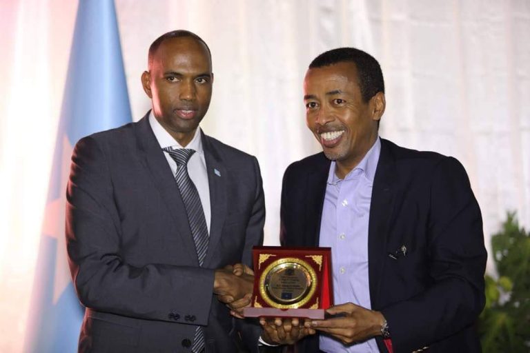 Ra’iisul Wasaare Khayre oo casho Sharaf u Sameeyay Wafdiga Golaha Amniga Iyo Nabadda Midawga Afrika+Sawirro.