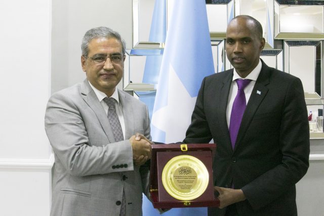 Ra’iisul Wasaare Xasan Cali Khayre oo sagootiyay Amb. Olgan Bakar