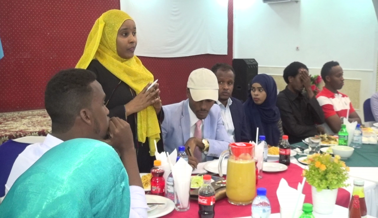 Xildhibaano ka tirsan Golaha Baarlamaanka oo kulan la qaatay Xubno iyo mas’uuliyiin ka socday Qaar kamid ah ururada dhalinyarada ee dalka