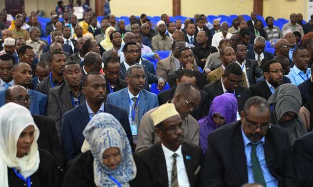 Qaar ka mid ah Xildhibaannada Golaha Shacabka oo sheegay inaysan Dowladda dhexe fara gelin ku hayn doorashada Koofur Galbeed