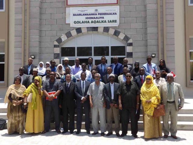 Aqalka sare oo Guddi u saaray xallinta kala feker duwanaanshaha u dhaxeeya hey’adaha fulinta iyo Golaha Shacabka