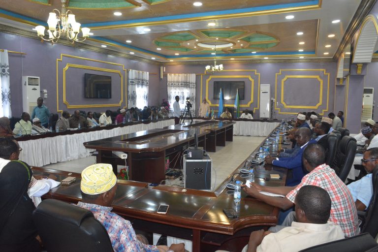 Guddoomiyaha Aqalka sare oo kulamo la qaatay Madaxda maamulka Jubbaland+Sawirro