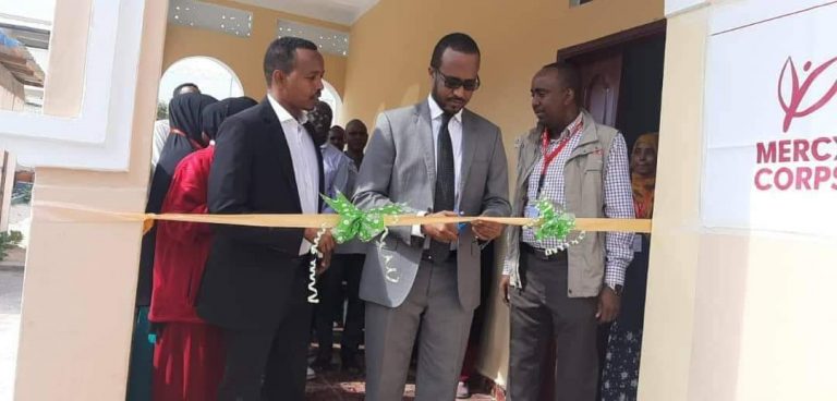 Wasiirka Qorsheynta dalka oo xarigga ka jaray Xafiiska Soomaaliya ee Mercy Corps