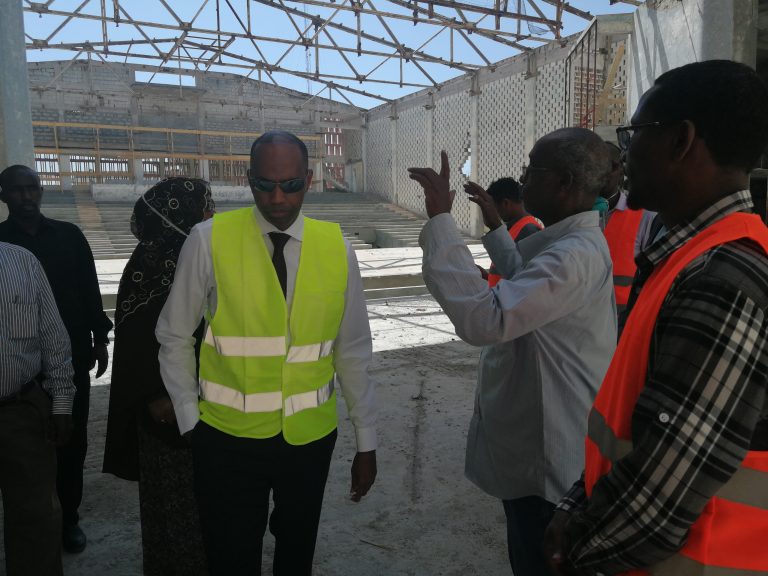 Ra’iisal wasaaraha dalka oo kormeeray Tiyaatarka Qaranka+Sawirro