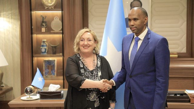 Ra’iisul Wasaare Khayre Iyo Wasiir Ku-xigeenka Arrimaha Dibadda Talyaaniga Oo Ka Wada Hadlay Xariirka Labada Dawladood