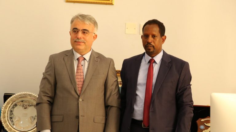 Duqa Muqdisho oo Xarunta D/Hoose ku qaabilay Safiirka Cusub ee Turkiga