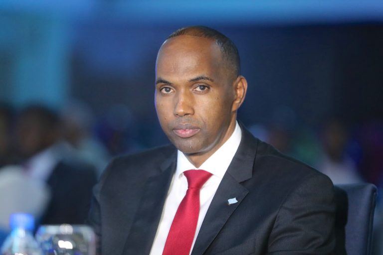 Ra’iisul Wasaare Khayre oo Casho Sharaf U Sameeyay Golahiisa wasiirradd.